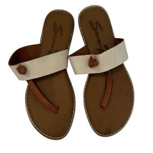Seven7 size 9 cream and tan faux leather flip flops sandals EUC No box